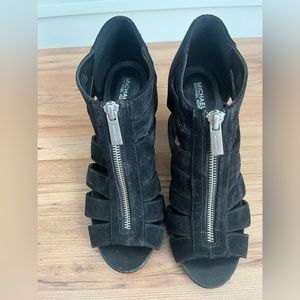 🌸👠 Michael Kors Shoes